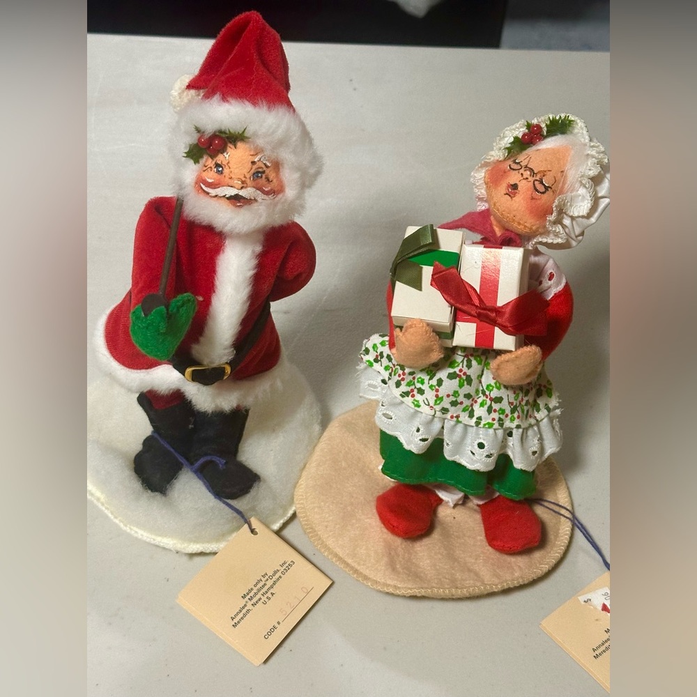 Annalee Mobiltee Dolls Vintage Collector’s Items - Santa Claus and Mrs. Claus